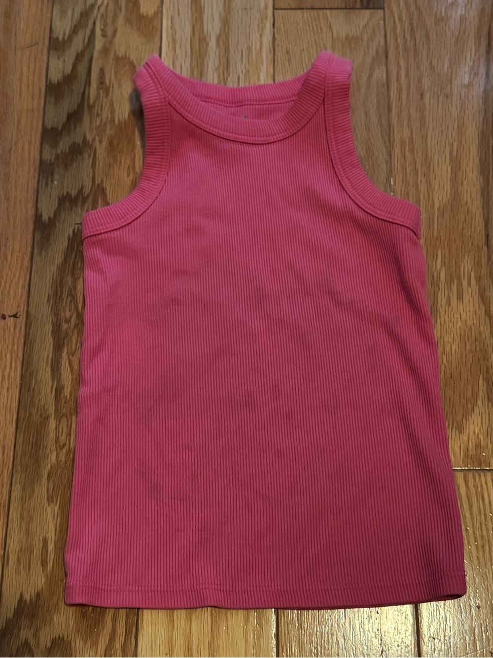 8 tank tops - Picture 6 of 9